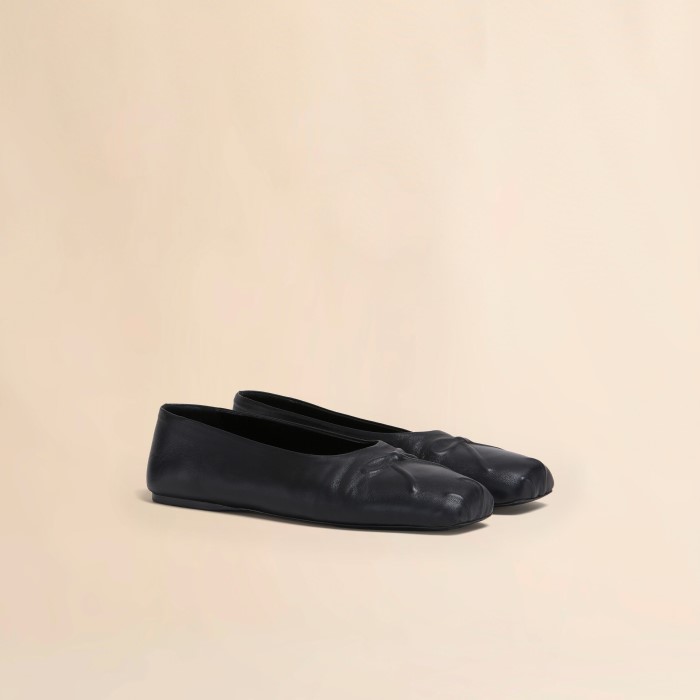 flat ballet shoes