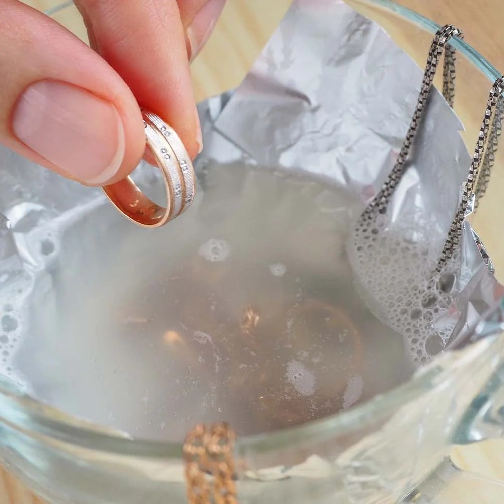 clean gold jewelry with baking soda