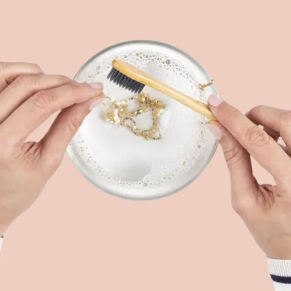 clean gold jewelry with baking soda